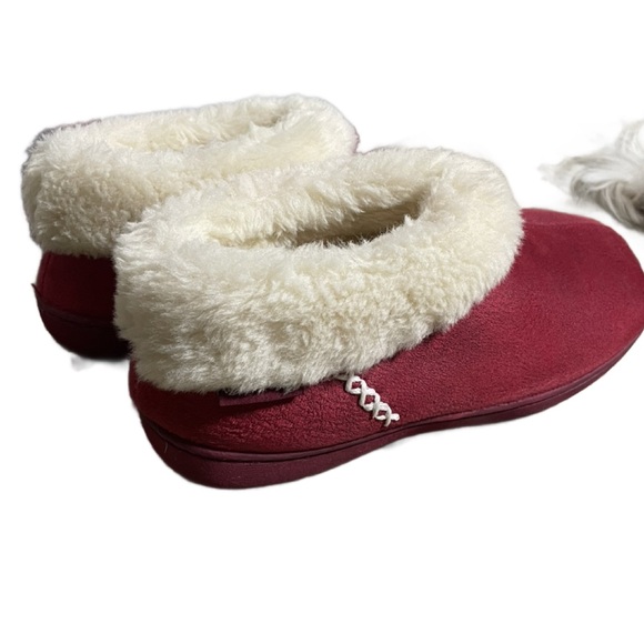 Everfoams Red Microsuede Cozy Memory Foam Slippers w/Faux Fur Lining (7-8) - Picture 4 of 13